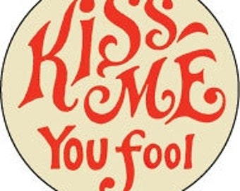 Kiss me you fool 1" Round