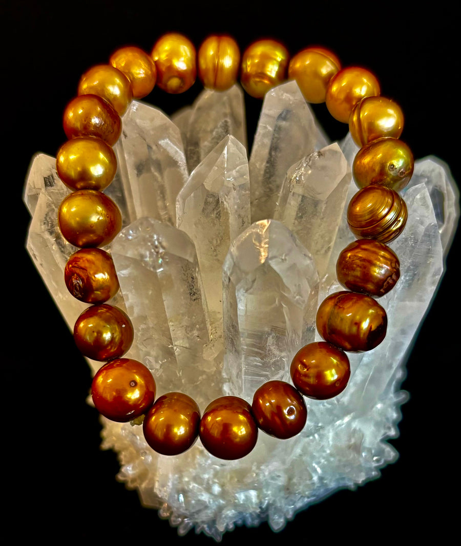 Golden Glow Freshwater Pearl Bracelet – 8–9mm Reiki-Infused Elegance (Medium Fit)