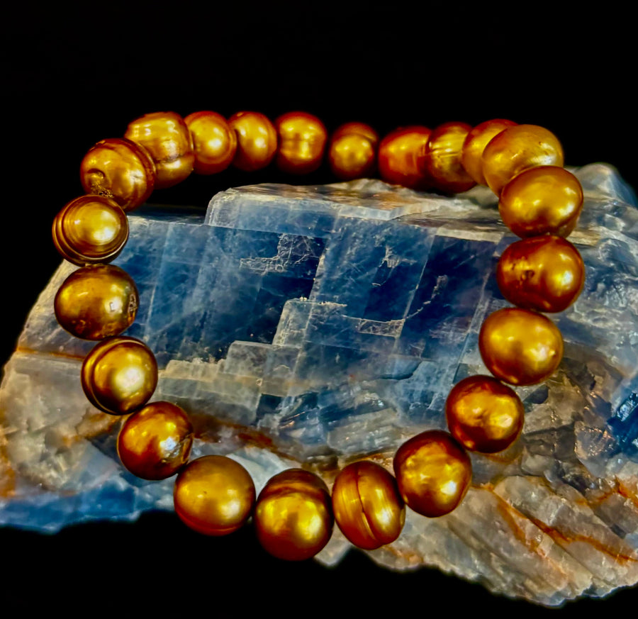Golden Glow Freshwater Pearl Bracelet – 8–9mm Reiki-Infused Elegance (Medium Fit)