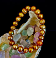 Golden Glow Freshwater Pearl Bracelet – 8–9mm Reiki-Infused Elegance (Medium Fit)