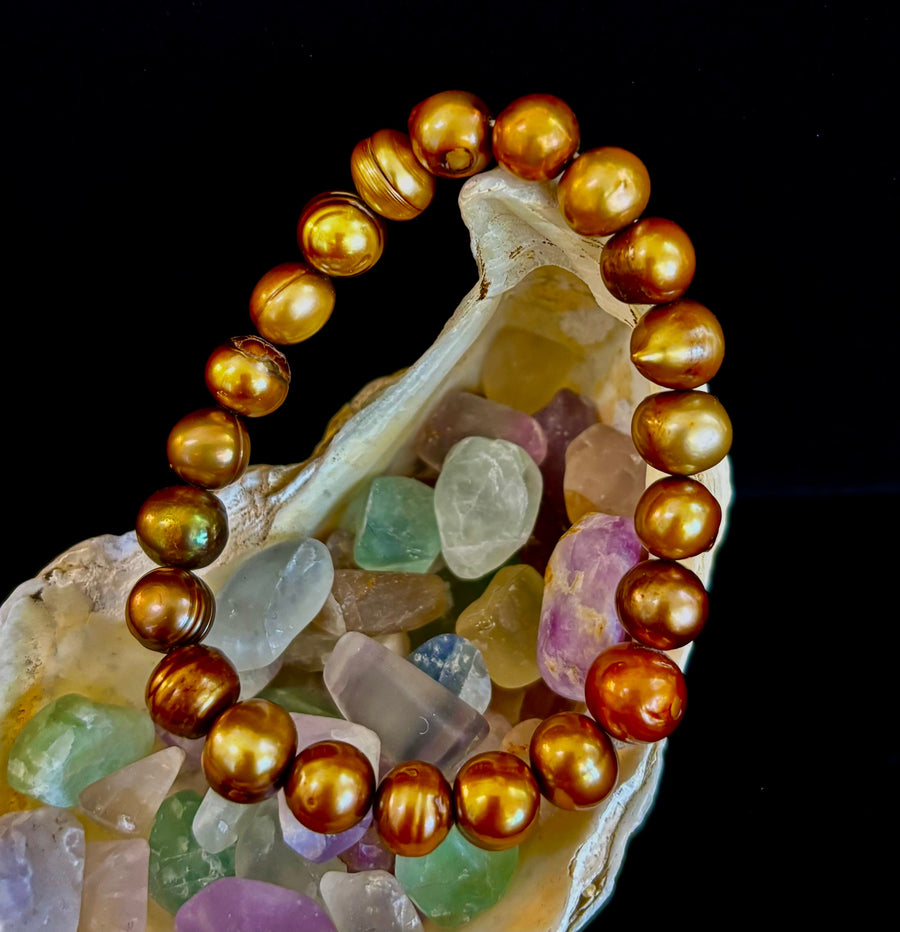 Golden Glow Freshwater Pearl Bracelet – 8–9mm Reiki-Infused Elegance (Medium Fit)