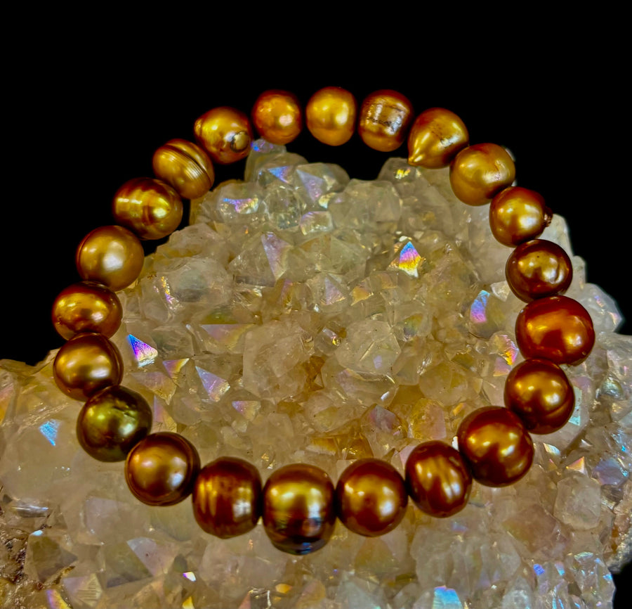 Golden Glow Freshwater Pearl Bracelet – 8–9mm Reiki-Infused Elegance (Medium Fit)