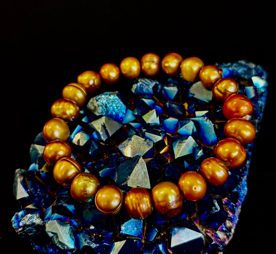 Golden Glow Freshwater Pearl Bracelet – 8–9mm Reiki-Infused Elegance (Medium Fit)