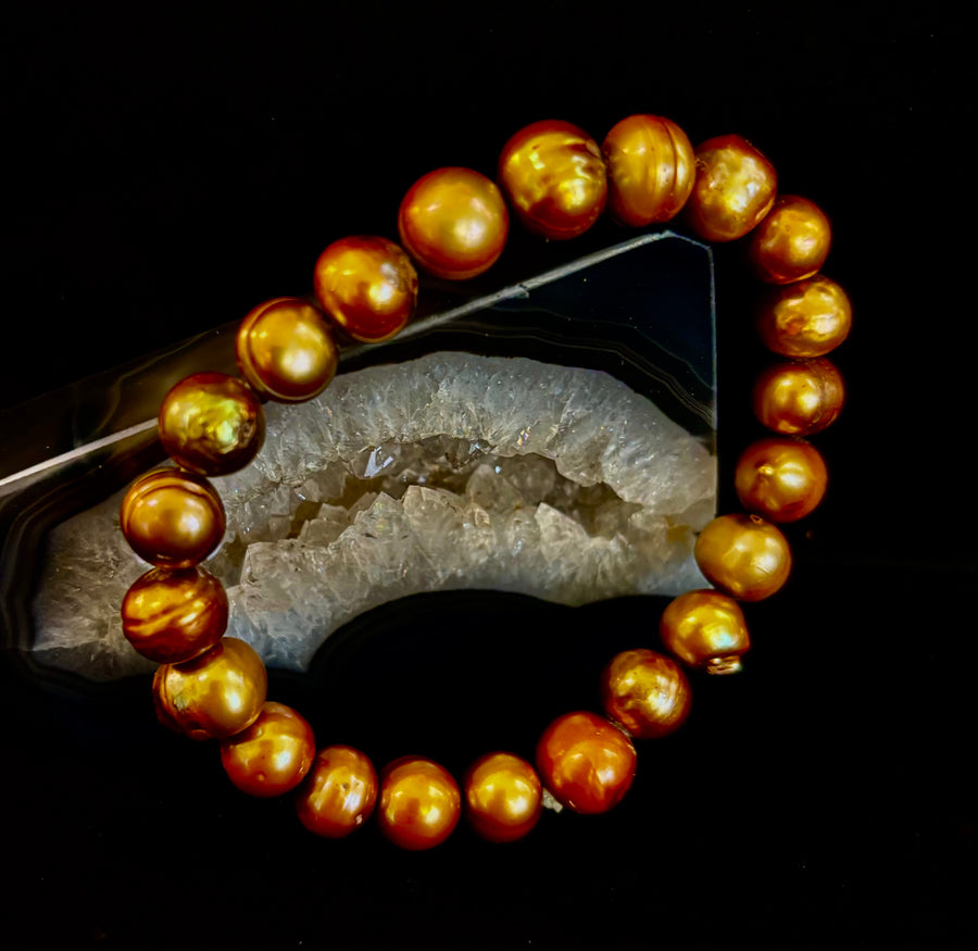Golden Glow Freshwater Pearl Bracelet – 8–9mm Reiki-Infused Elegance (Medium Fit)