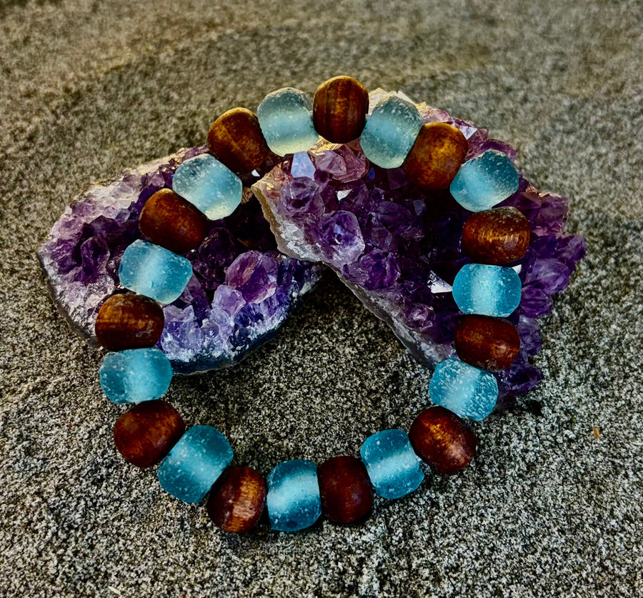 Ocean Drift Recycled Sea Glass Bracelet – Blue Coastal Wood Bead Stretch Bracelet 🌊