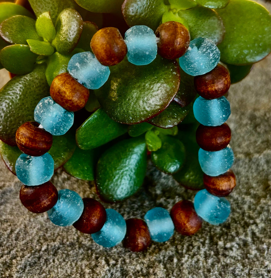 Ocean Drift Recycled Sea Glass Bracelet – Blue Coastal Wood Bead Stretch Bracelet 🌊