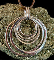 🔘 7-Layered Asymmetrical Circle Pendant Necklace – Bold. Minimal. Fabulous.