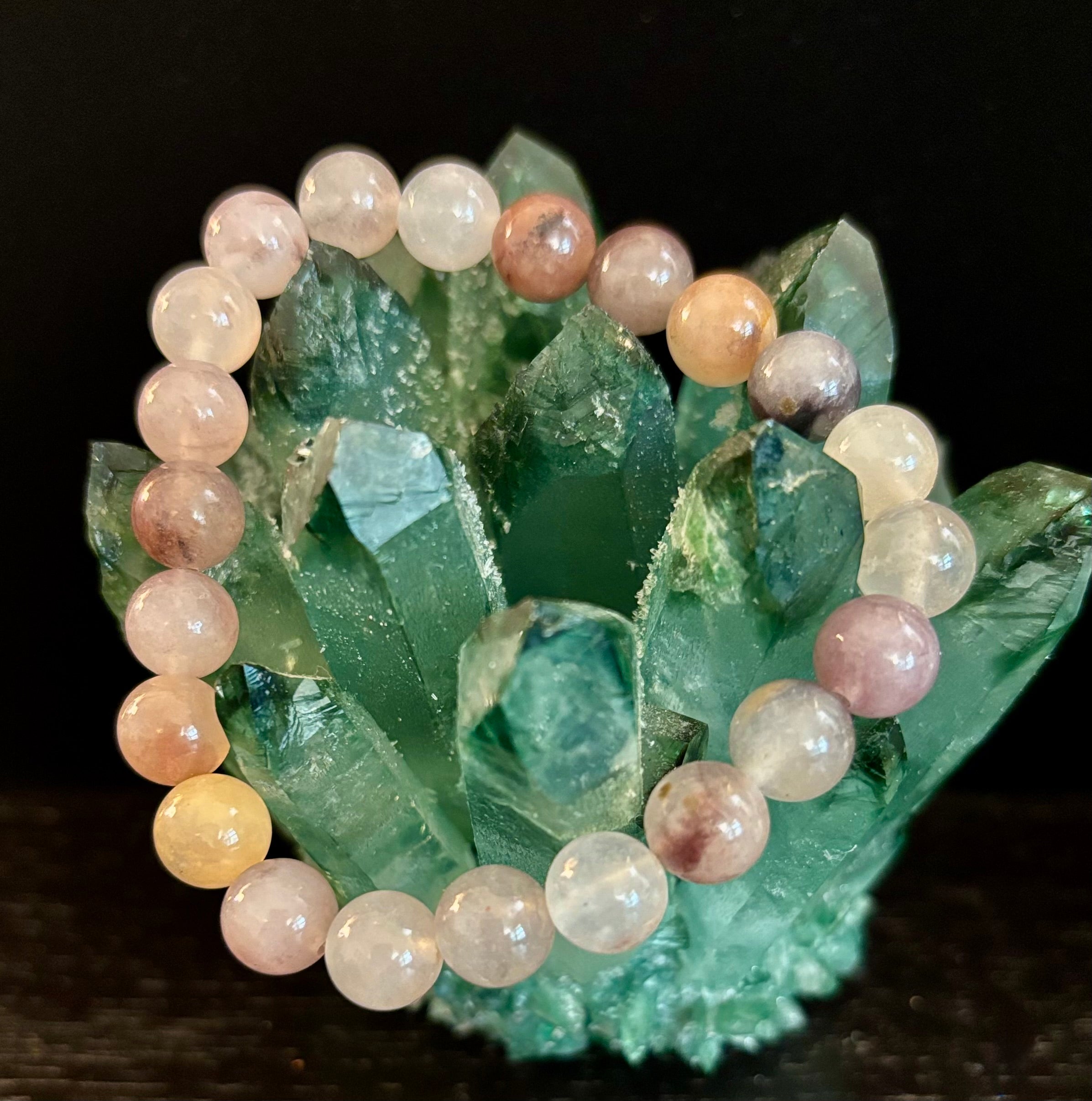 Elegant Natural Quartz Crystal Bracelet – Soothing Energy and Timeless Style