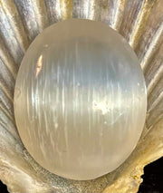 Selenite Palm Stone – 4cm (1.57") – Aura-Cleansing Crystal for Energy Healing & Clarity