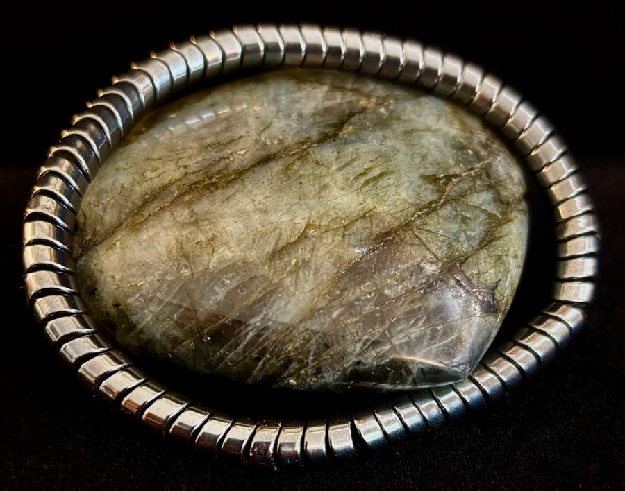 🐍 Snake Bone Style Hematite Bracelet – Bold & Modern Power Piece