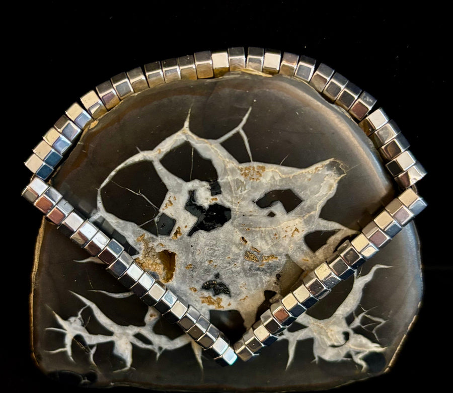 Sleek Silver Cube Beaded Bracelet – Minimalist Style for Any Occasion