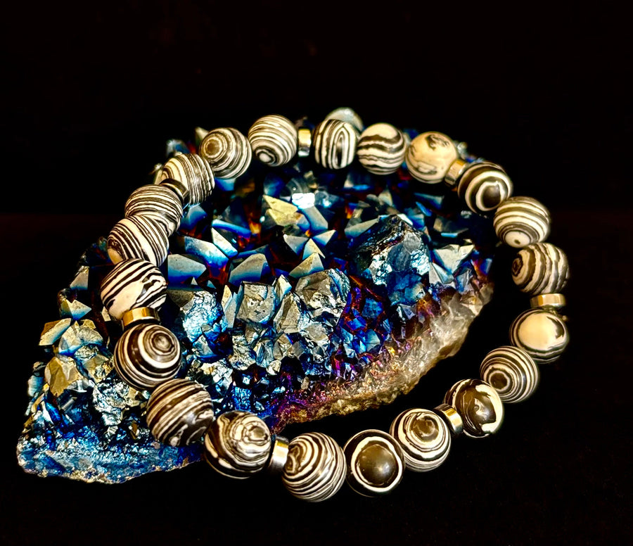 Black & White Striped Agate Stretch Bracelet — Natural Banded Agate Bracelet for Large to XL Wrists
