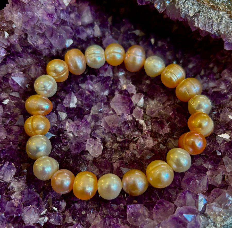 Reiki-Infused Cultured Freshwater Pearl Bracelet for Wisdom, Feminine Power & Divine Grace (8-9mm)