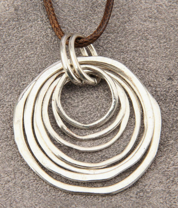 🔘 7-Layered Asymmetrical Circle Pendant Necklace – Bold. Minimal. Fabulous.