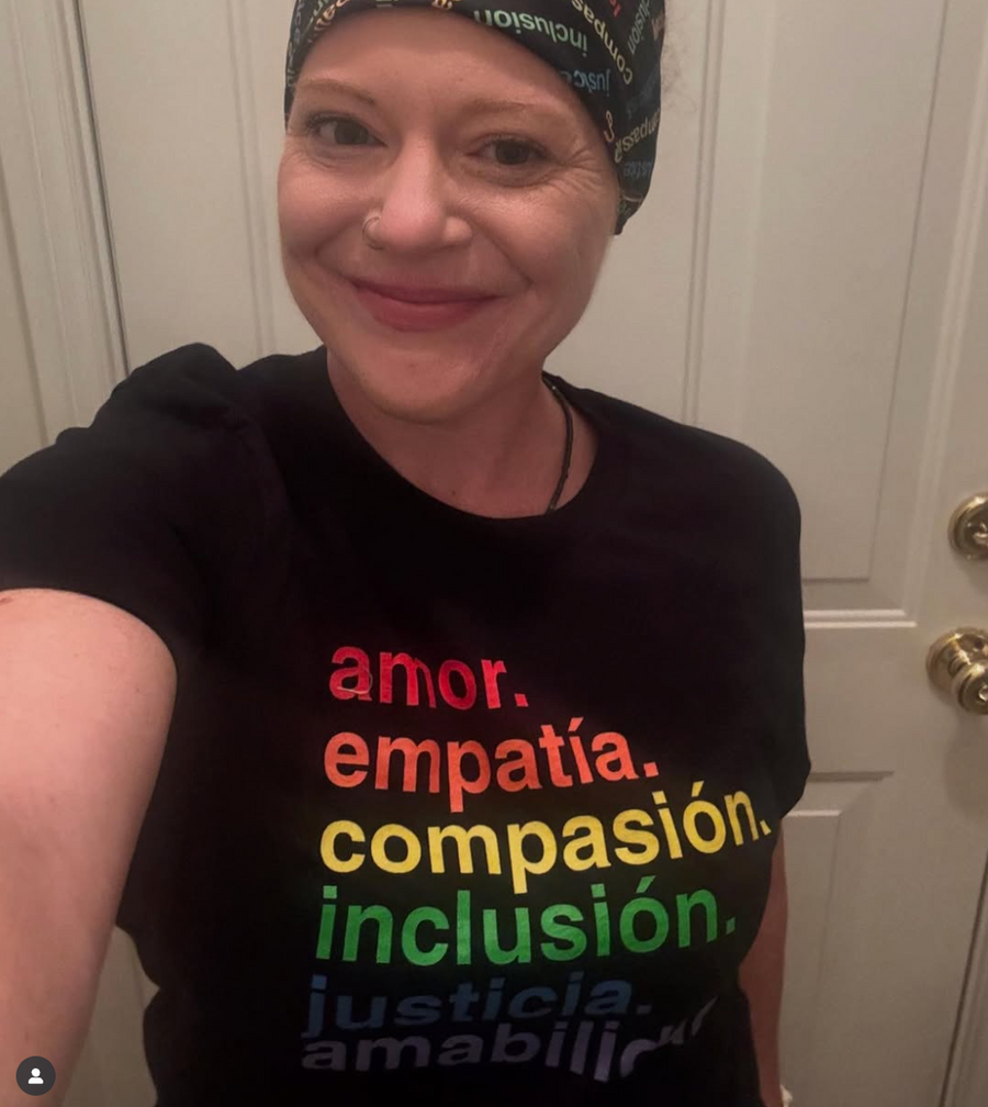 'Kindness Is' Pride en Español Classic T-Shirt
